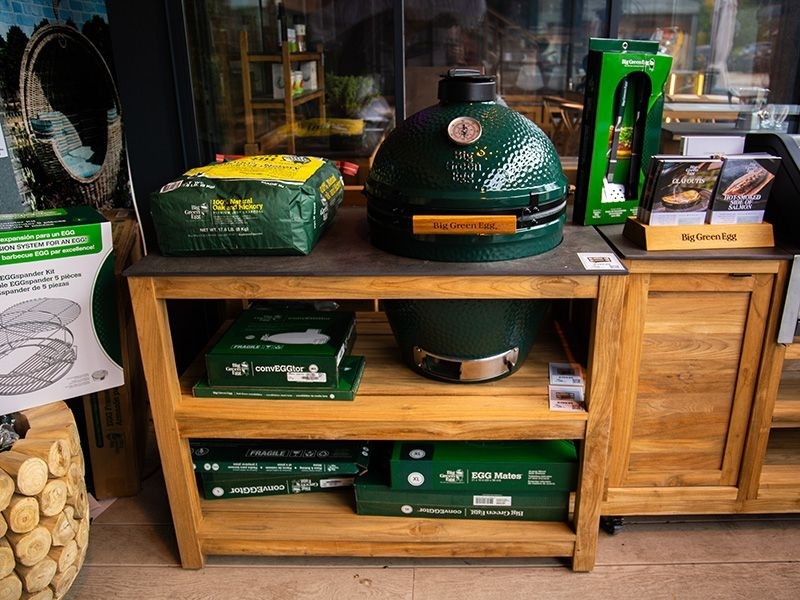 Big Green Egg Unit With Wheels - Bari