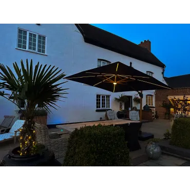 Pisa 3.5M Dia Cantilever Parasol & LED Lights