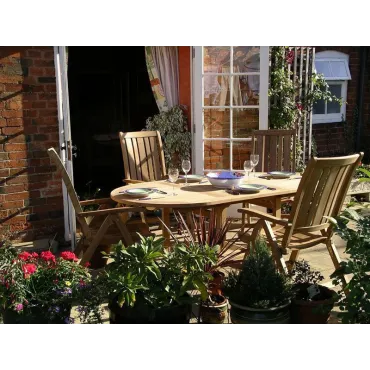 Classic 2M Table and Kingsbury Recliners