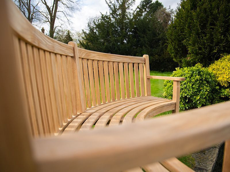 Contour Curved Bench With Arms