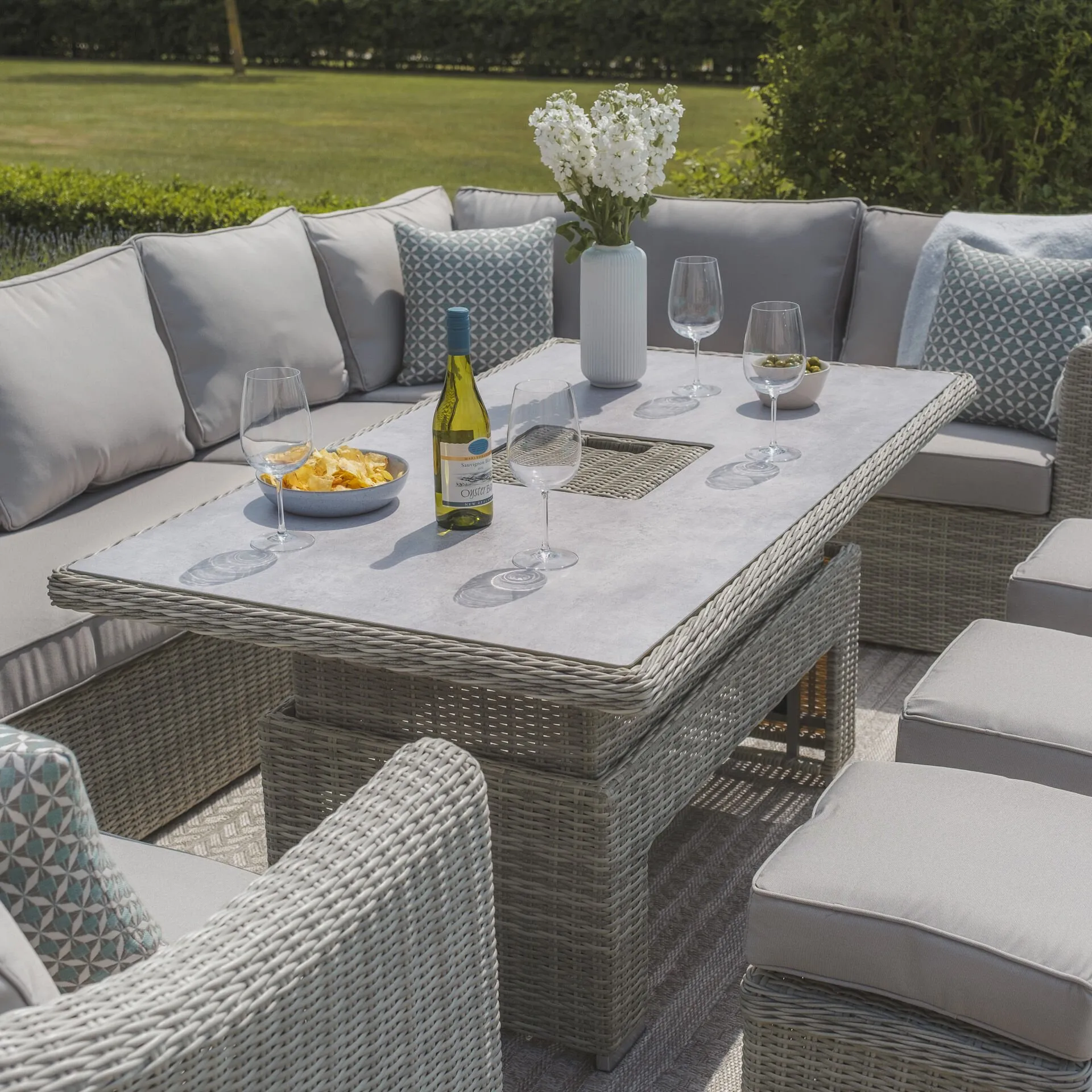 Oxford Deluxe Corner Dining With Rising Table & Armchair