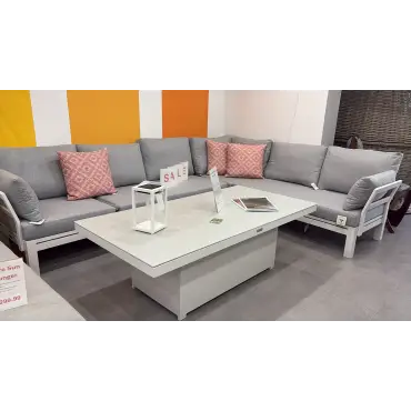 Oslo Corner Group with With Rising Table