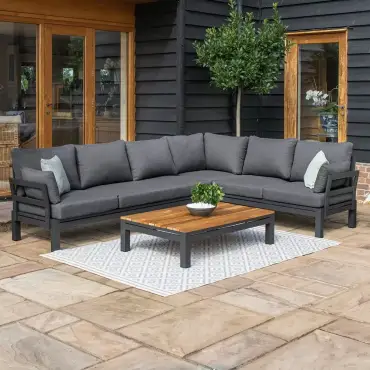 Oslo Corner Group with With Rising Table