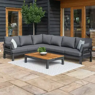 Oslo Corner Group with With Rising Table