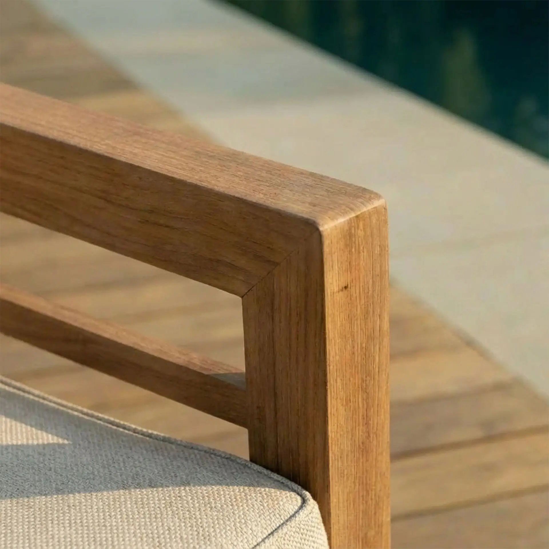 New York Wood Effect Aluminium Armchair - Almond