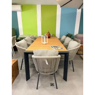 Exclusive Java Set Jakarta Table and stylish 8 elegant chairs