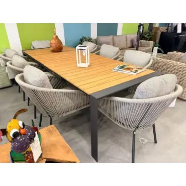 Exclusive Java Set Jakarta Table and stylish 8 elegant chairs