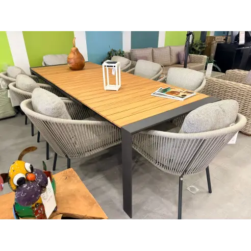 Exclusive Java Set Jakarta Table and stylish 8 elegant chairs