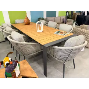 Exclusive Java Set Jakarta Table and stylish 8 elegant chairs