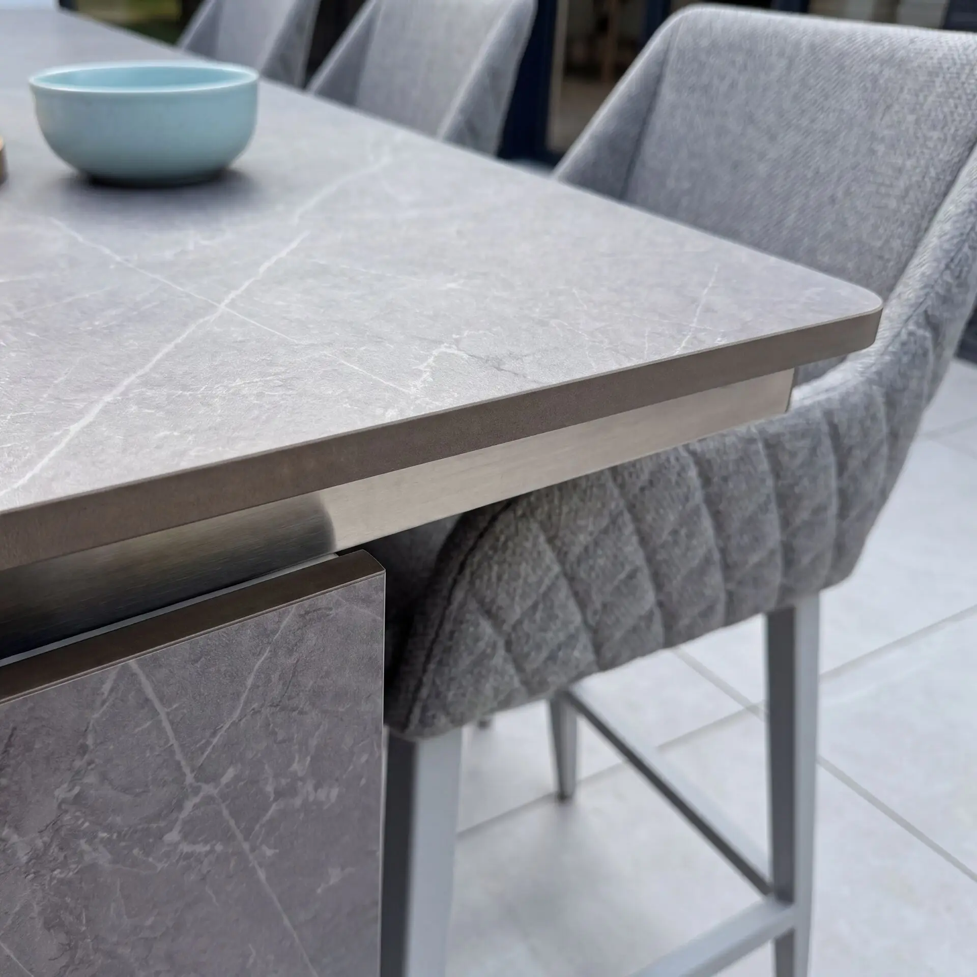 Outdoor Kitchen Island & Bar