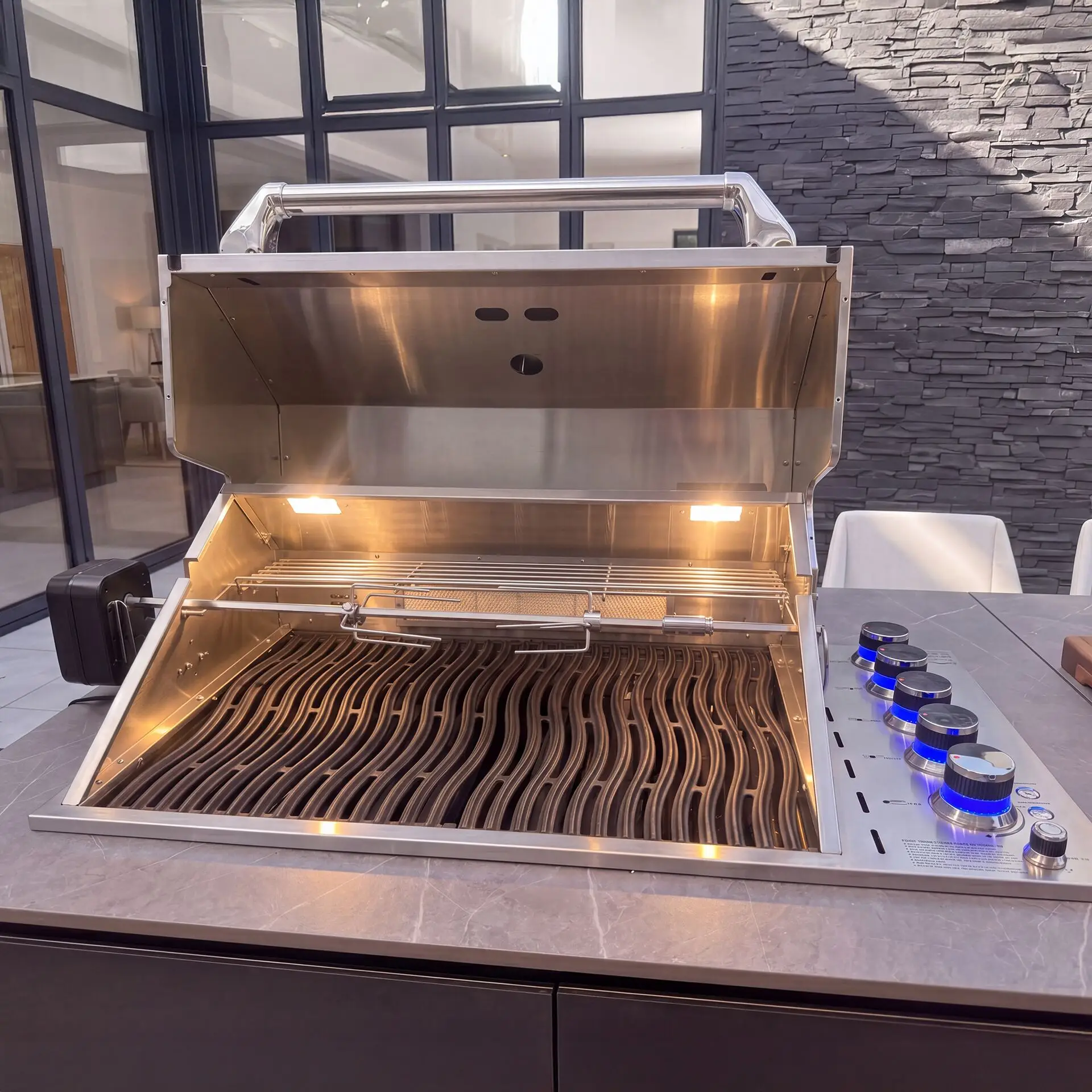 Outdoor Kitchen Island & Bar