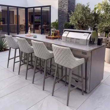 Outdoor Kitchen Island & Bar