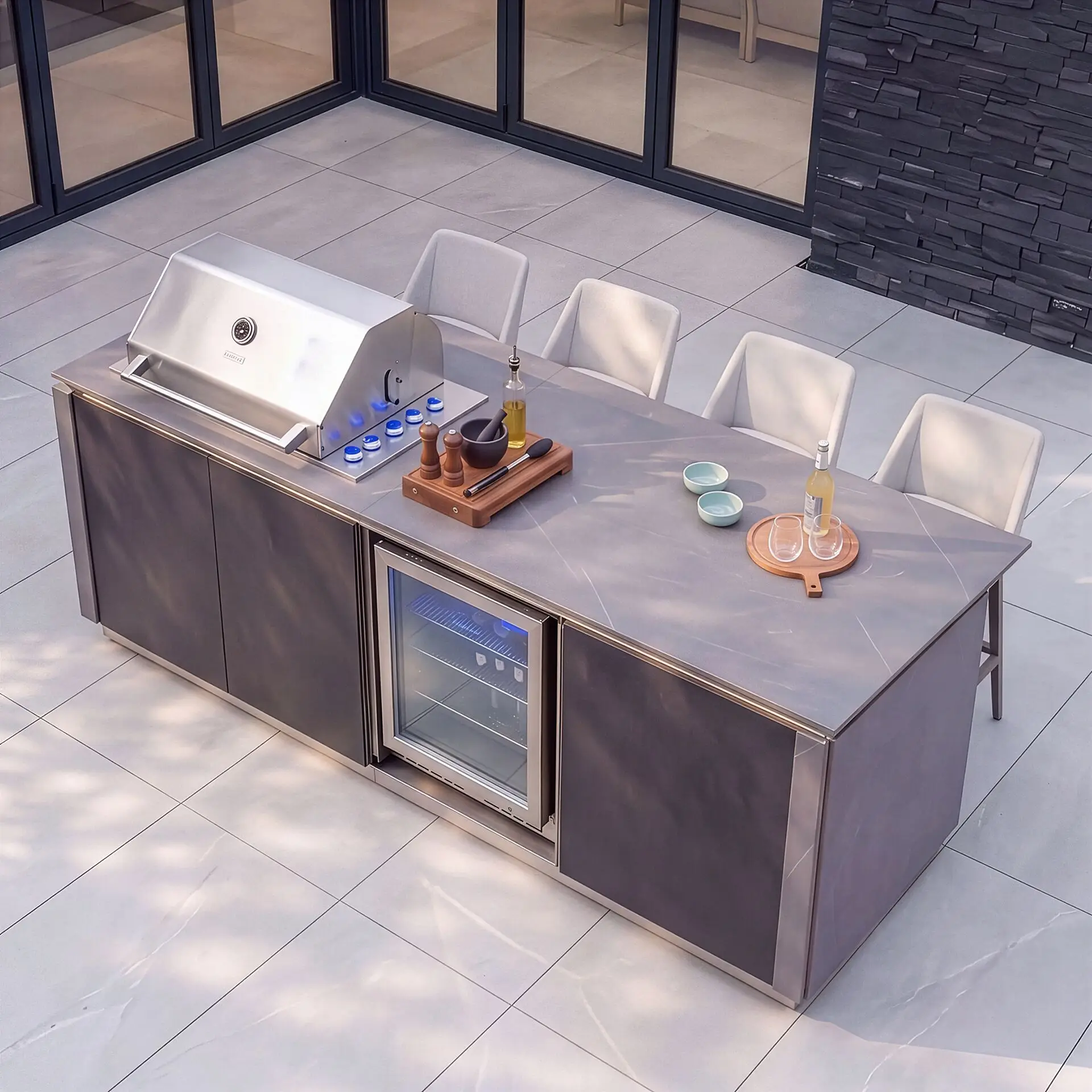Outdoor Kitchen Island & Bar