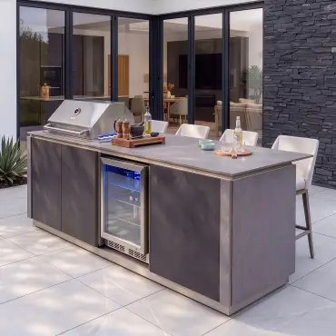 Outdoor Kitchen Island & Bar
