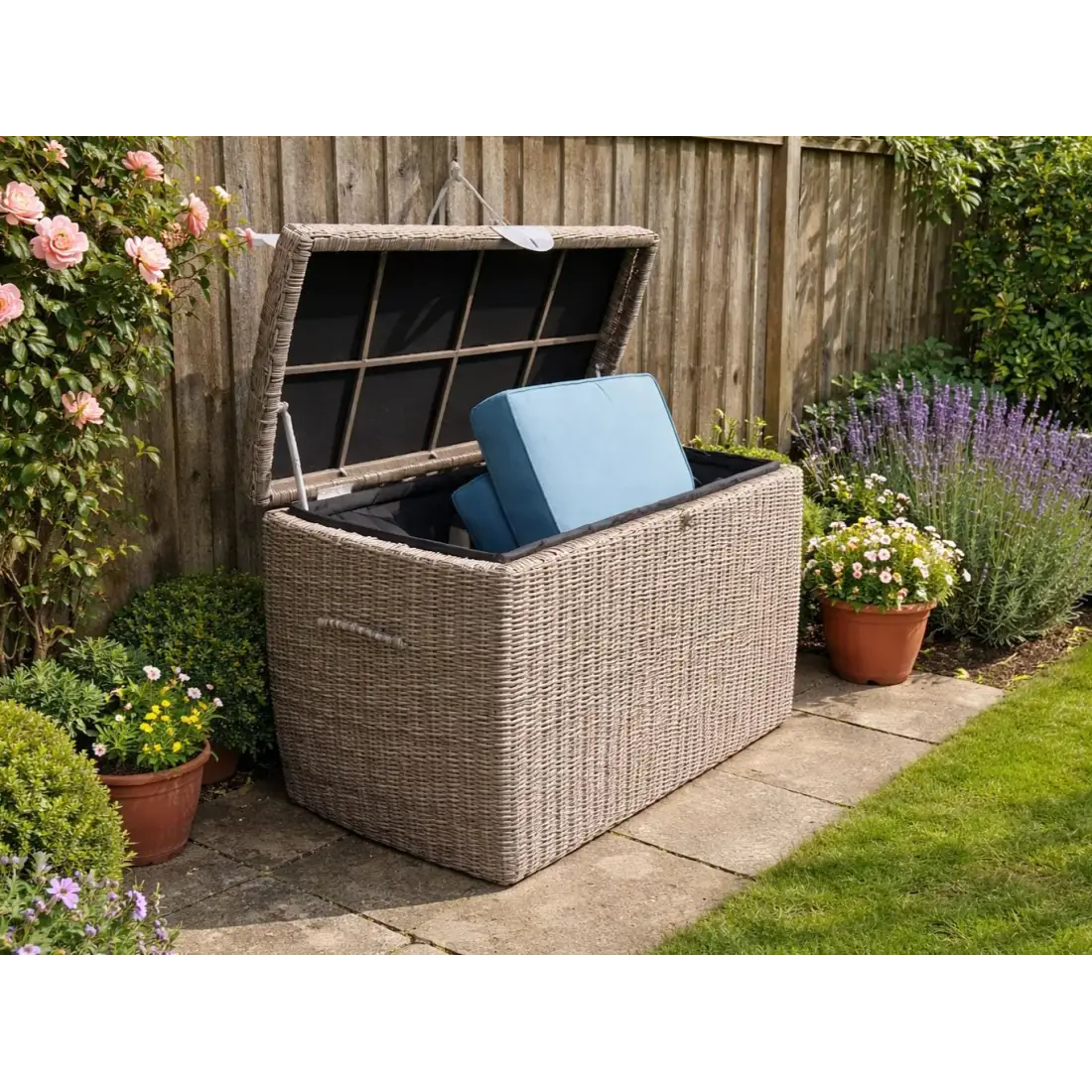 Luxor Rattan garden furniture Medium Cushion Box