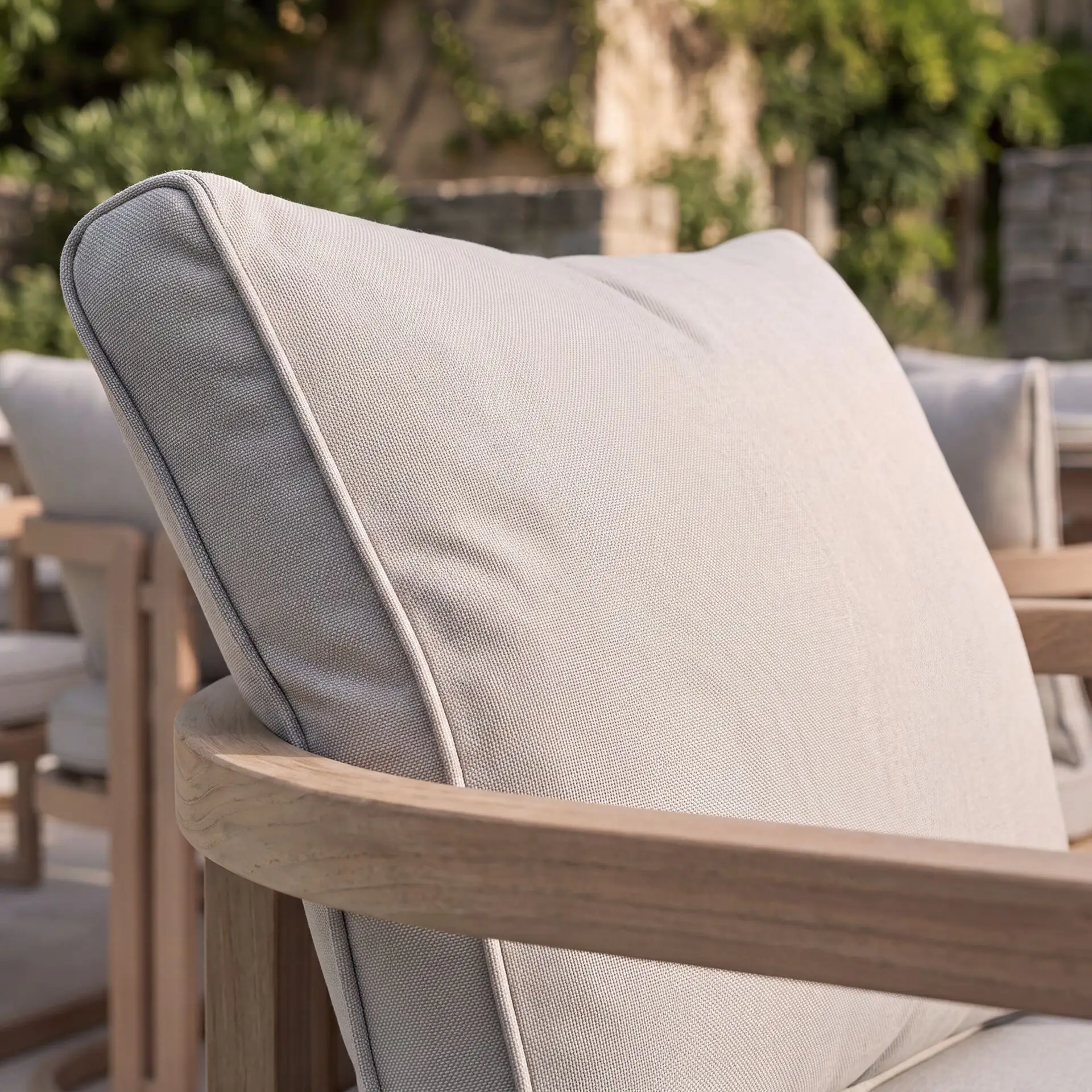 Malibu 4 Seat Round Aluminium Dining Set
