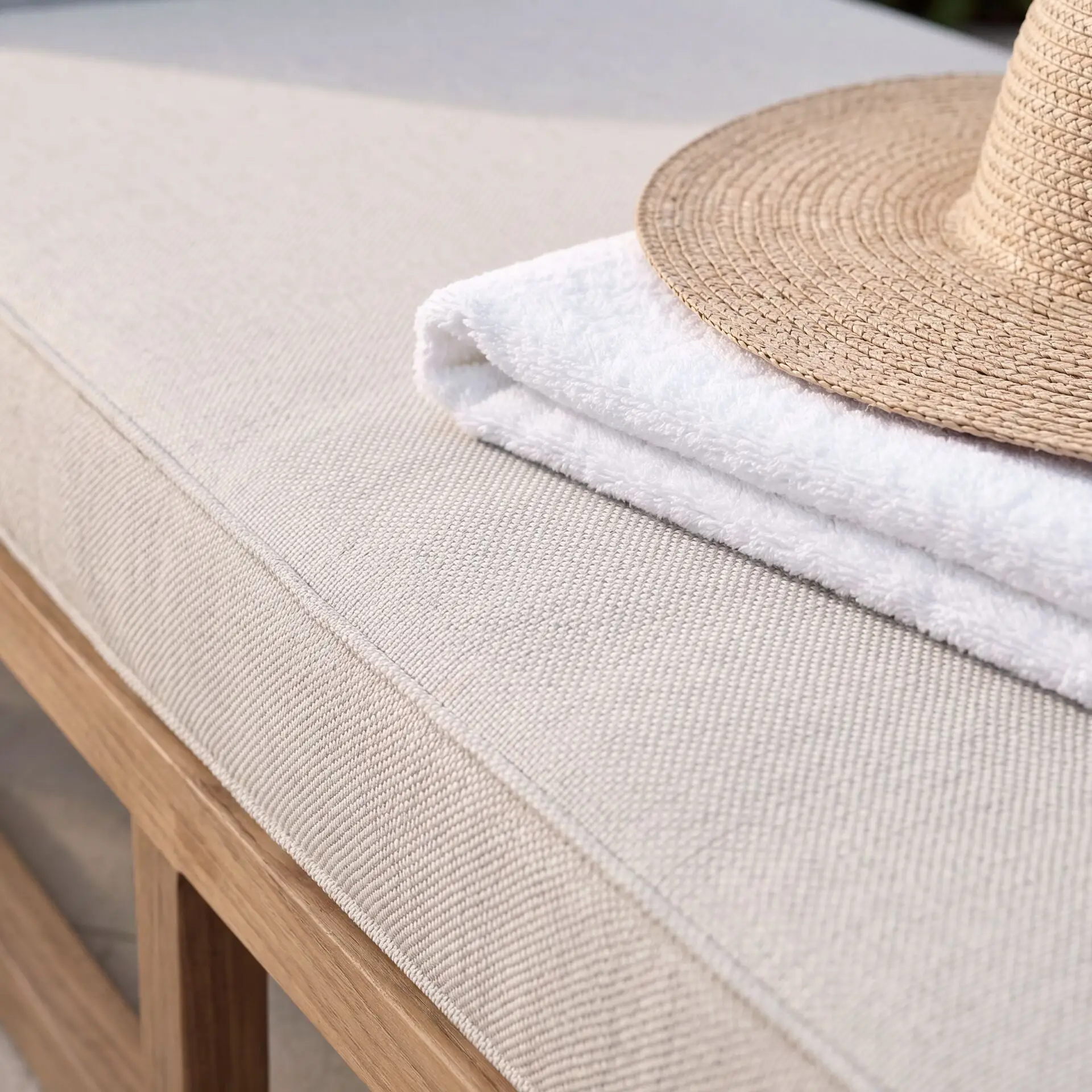 Malibu Aluminium Single Sunlounger - Round Side Table