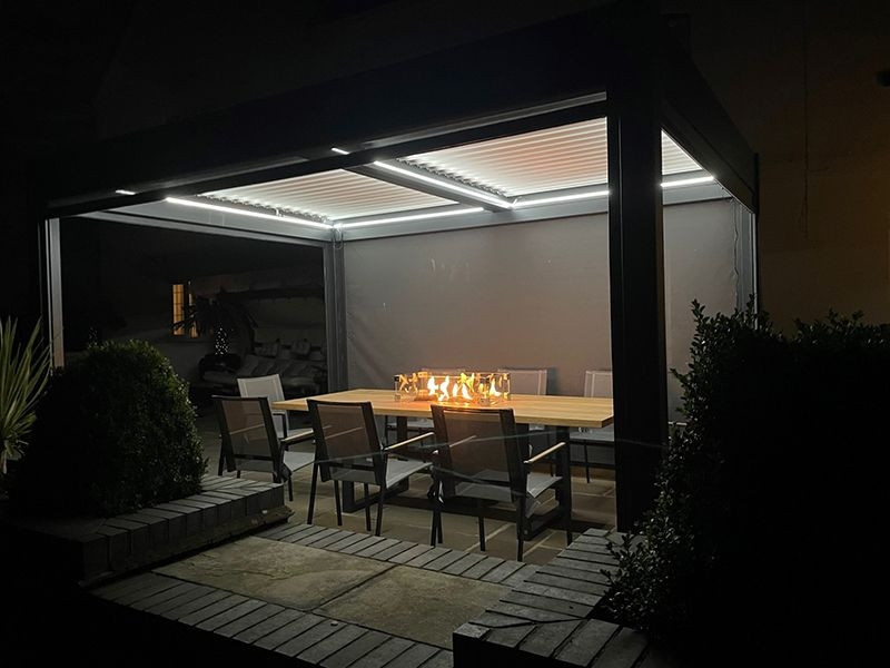 Eclipse 3 X 4m LED Motorised Pergola | Free Standing EXDISPLAY +3 Screens