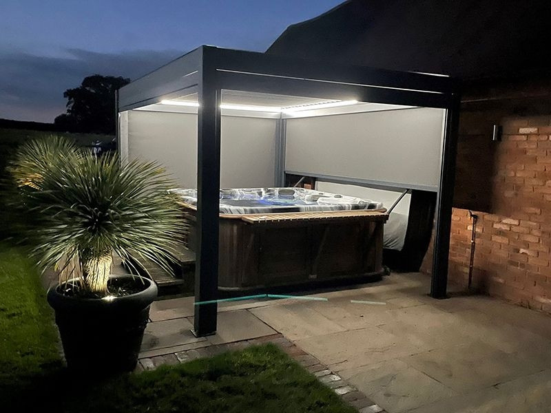 Eclipse 3 X 4m LED Motorised Pergola | Free Standing EXDISPLAY +3 Screens