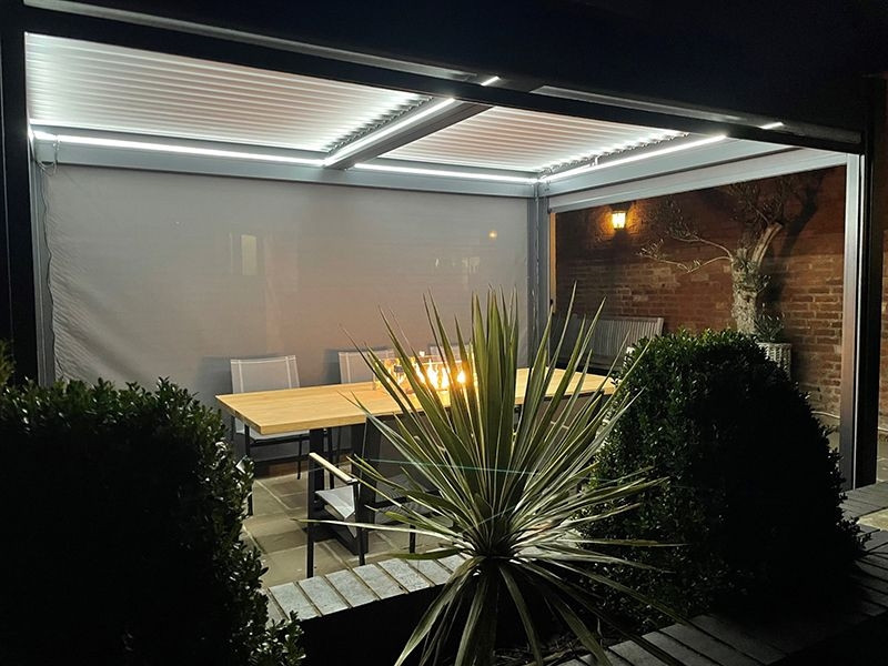 Eclipse 3 X 4m LED Motorised Pergola | Free Standing EXDISPLAY +3 Screens