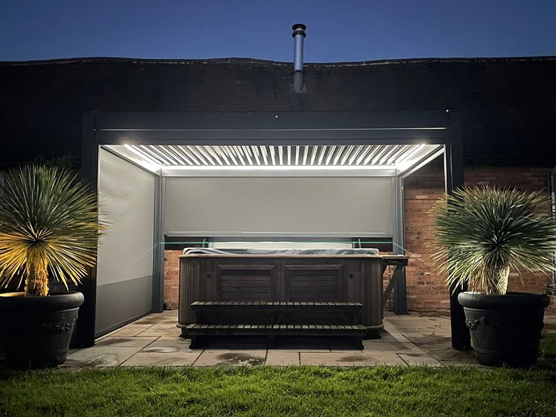 Eclipse 3 X 4m LED Motorised Pergola | Free Standing EXDISPLAY +3 Screens