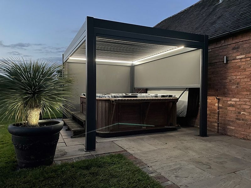 Eclipse 3 X 4m LED Motorised Pergola | Free Standing EXDISPLAY +3 Screens