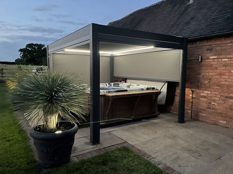 Eclipse 3 X 4m LED Motorised Pergola | Free Standing EXDISPLAY +3 Screens