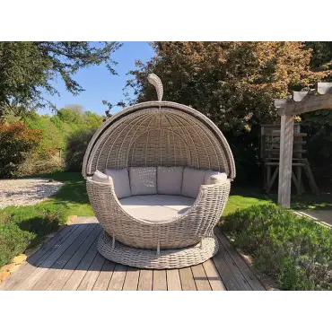 Fiji Apple Day Bed - Luxury Outdoor Relaxation Furniture