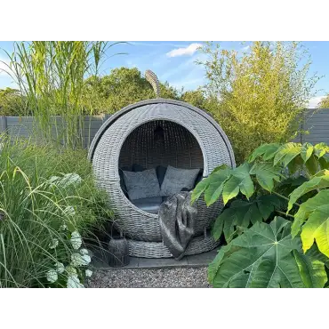 Fiji Apple Day Bed - Luxury Outdoor Relaxation Furniture