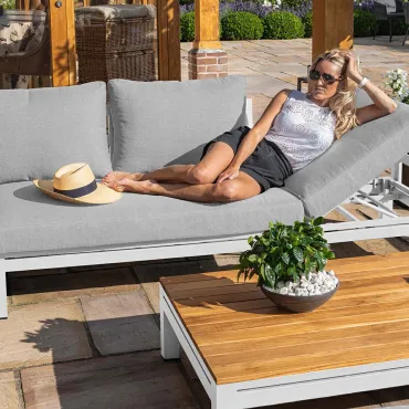 Oslo Corner Group with With Rising Table  - 5