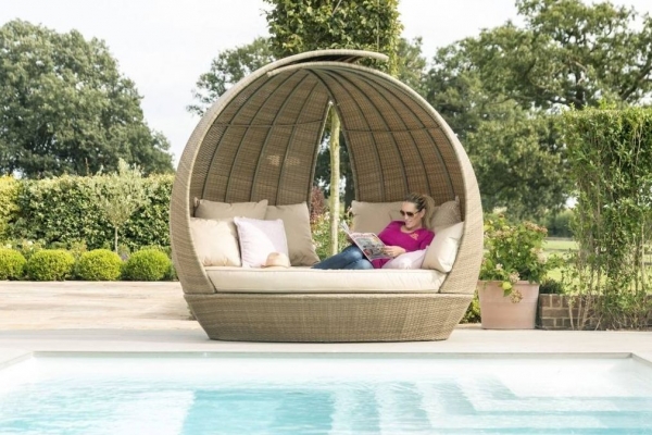 The Attractive Rattan Garden Daybeds
